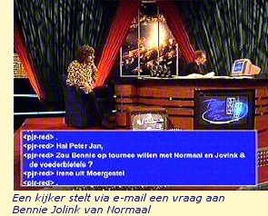 Een kijker stelt via e-mail een vraag in Peter Jan Rens Late Night