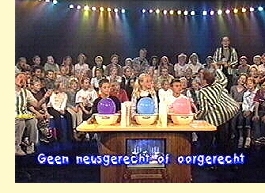 Iedereen zingt de tune van Het Hoofdgerecht in Telekids